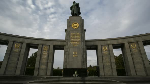 Soviet War Memorial Motion Timelapse