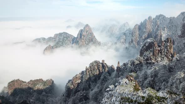 Time lapse fog surrounding the Yellow Mountains (Huangshan) in China