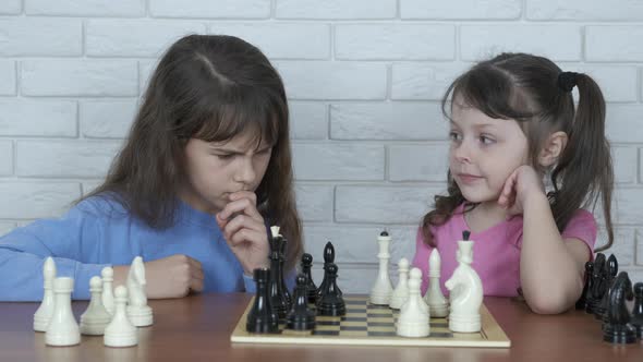 Children play board games. 