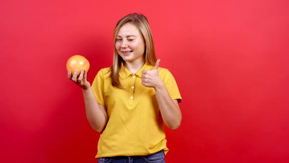 Cute and Slightly Fat Girl in a Yellow T-shirt Keeps You in the Greifruct Mine.