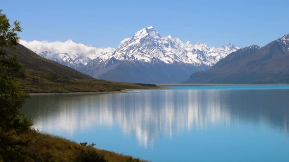 Mt Cook with beautiful water reflection on lake Pukaki, New Zealand