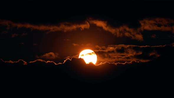 Time Lapse Timelapse Timelapse Of Full Moon Moonrise In Evening Clouds Cloudscape