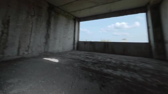 FPV Drone Flies Fast Inside an Abandoned Building