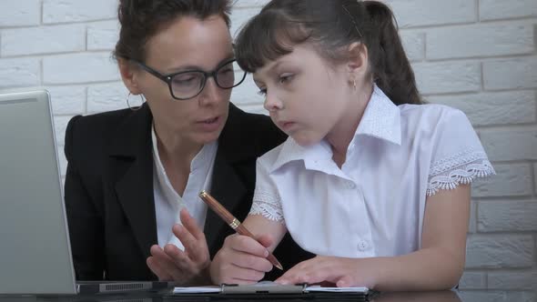 Mother work with girl in business. 