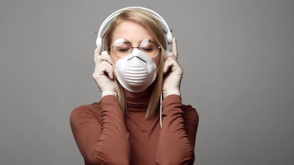blonde lady in face mask with headphones