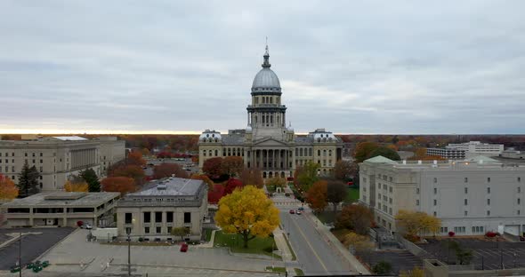Illinois state capitol in Springfield with droneing sideways.