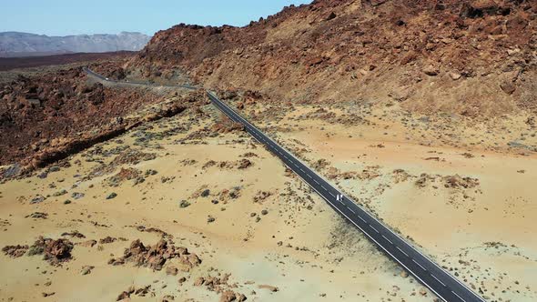 The couple is on the road to the Teide volcano, the lunar landscape, Tenerife.