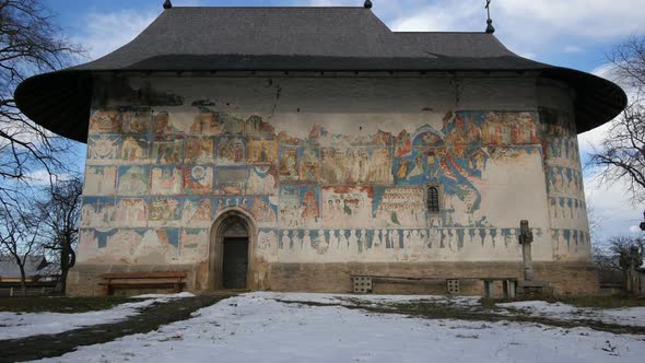 Tilt up view of Arbore Churchs wall