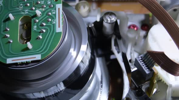 Vhs Video Helical Head Working when Inserting a Videotape