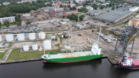 Port terminal with cargo ship