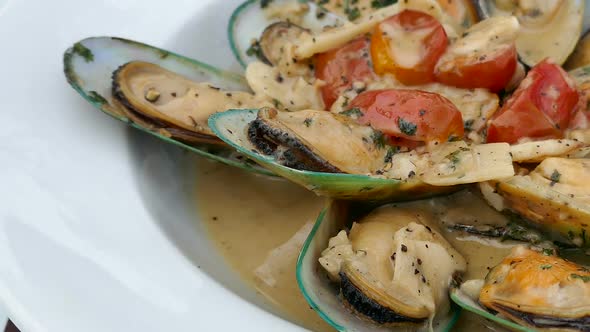 Fried Mussel with sauce