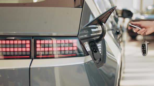 Connecting the Charger Plug of an Electric Hybrid Car