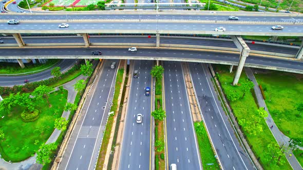 4K : Aerial view and top view of traffic on city. alt