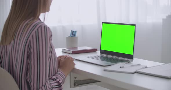 Greenscreen Laptop And Girl Talking