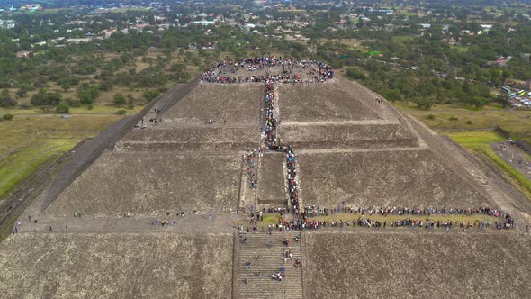 AERIAL: Teotihuacan, Mexico, Pyramids (Flying Forward)
