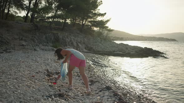 The Girl Cleans the Belts From Garbage