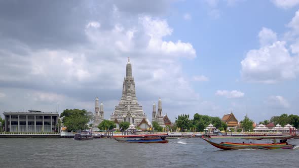 Wat Arun Ratchawararam (Temple of Dawn) and five pagodas, Bangkok, Thailand