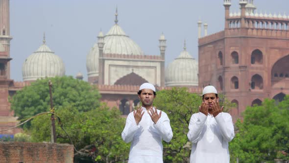 Muslim men praying