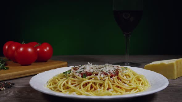 Spaghetti With Fresh Tomatoes And Basil 