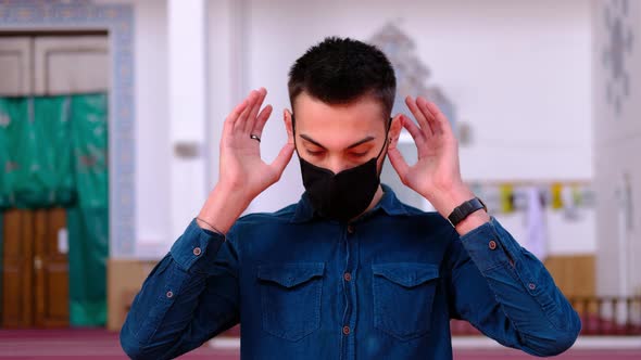 Muslim Worshiped in the Masked Mosque