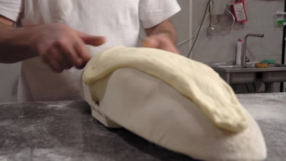 Georgian chef makes preparations of traditional khachapuri dish