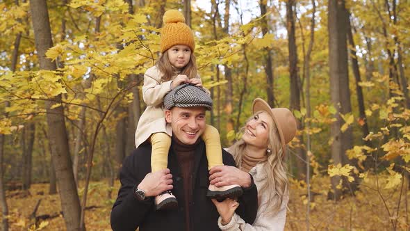 Family Have Fun Autumn Park Nature