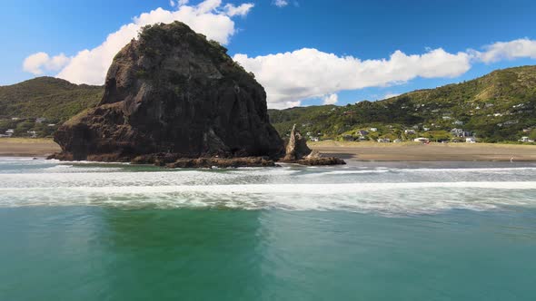 Lion rock, Piha black sand beach