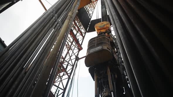Top Drive System and Derrick of Oil Drilling Rig