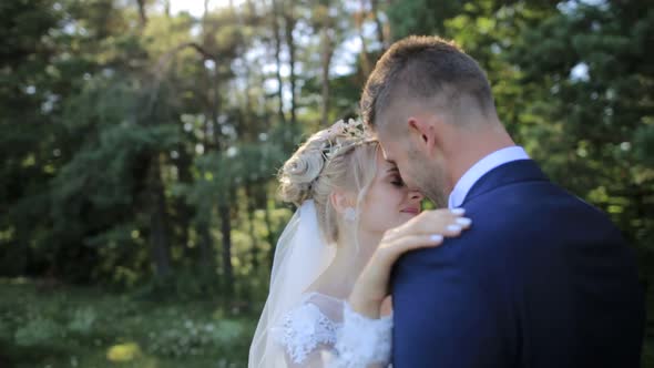 Bride and groom in New York, happy couple