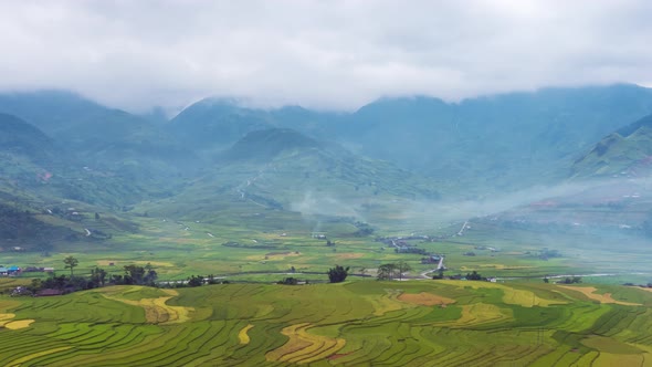 4K Timelapse of cloud over terraced rice fields, Mu Cang Chai, Yen Bai, Vietnam