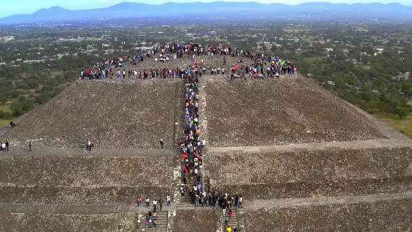 AERIAL: Teotihuacan, Mexico, Pyramids (Flying Away)