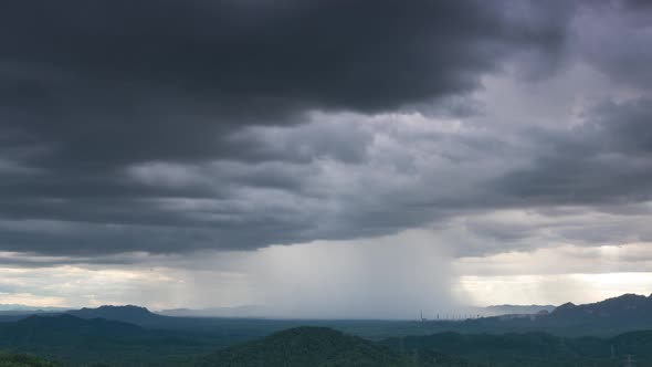 Thunderstorms on the horizon Time lapse.