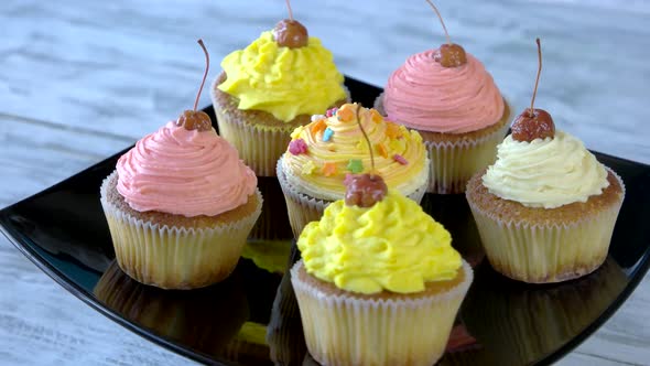 Cupcakes with Buttercream Icing