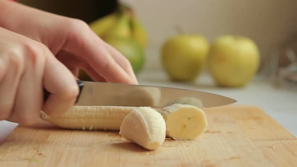 Banana Slicing To Make Fresh Smoothie