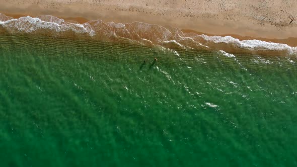 Aerial Drone Shot View the Ocean of the Ocean Waves, Beautiful Waves Do Not End Frames One By One