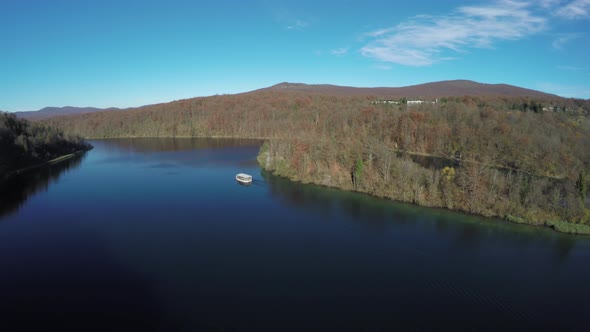 Aerial view of a tourist boat on lake, Plitvice Park