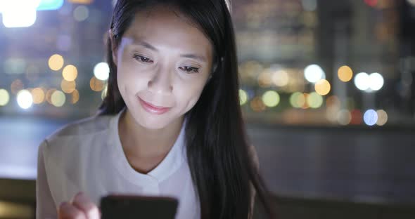 Business woman use of mobile phone at city