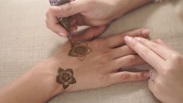 Master Doing Mehndi Design.