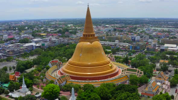 Wat Phra Pathom Chedi Ratchaworamahawihan or Wat Phra Pathommachedi Ratcha Wora Maha Wihan in Nakhon