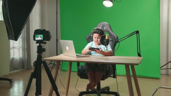Little Boy Playing Video Game With Mobile Phone Then Lose The Game While Live Stream On Green Screen alt