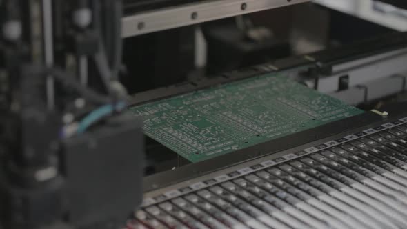 Automated Electronic Circuit Board Production alt