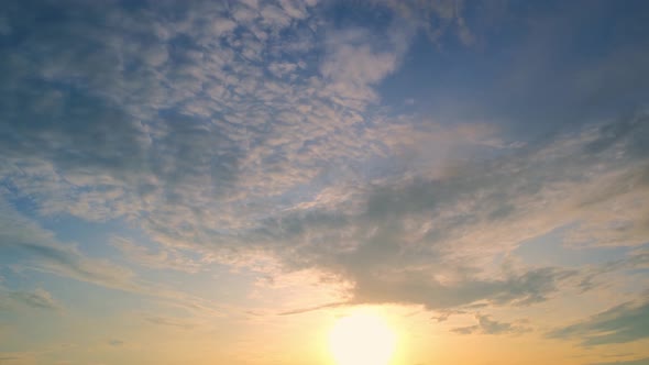 4K UHD : Sky Timelapse, Burning sky and shining alt