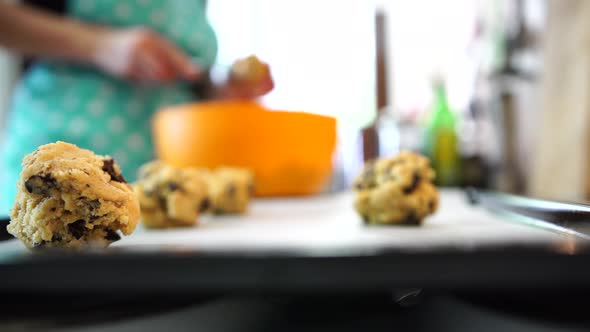 Girl Sculpts American Chocolate Chip Cookies with a Spoon