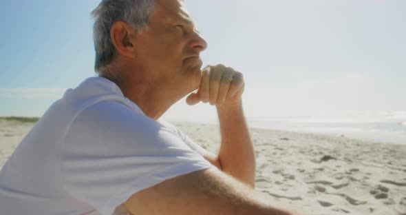 Side view of active senior Caucasian man relaxing on the beach 4k