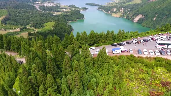 Lake Sete Cidades has different colors, eventhough its connected in the middle