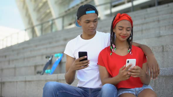 Mixed-Race Guy Jealous of Girlfriend Chatting in Social Networks With Other Boys