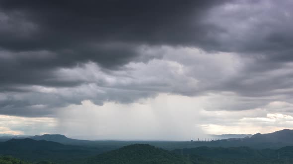 Thunderstorms on the horizon Time lapse Giant storms.