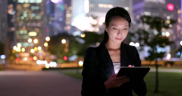 Young businesswoman use of tablet computer at night