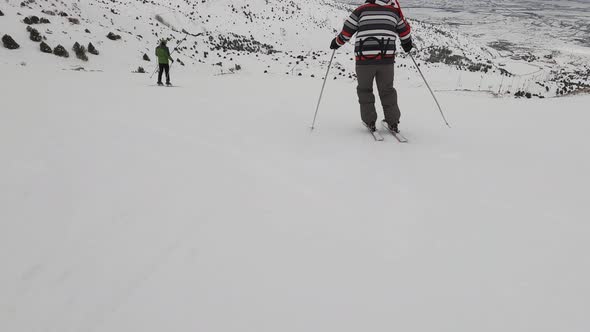 Skiing 