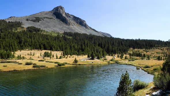 Beautiful and peaceful mountain lake in California